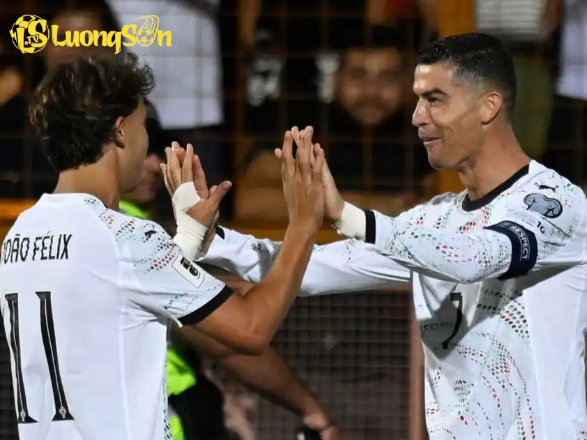 Bộ đôi Ronaldo và Felix đang trở nên vô cùng ăn ý trong thời gian gần đây (Ảnh: Goal) Bộ đôi Ronaldo và Felix đang trở nên vô cùng ăn ý trong thời gian gần đây