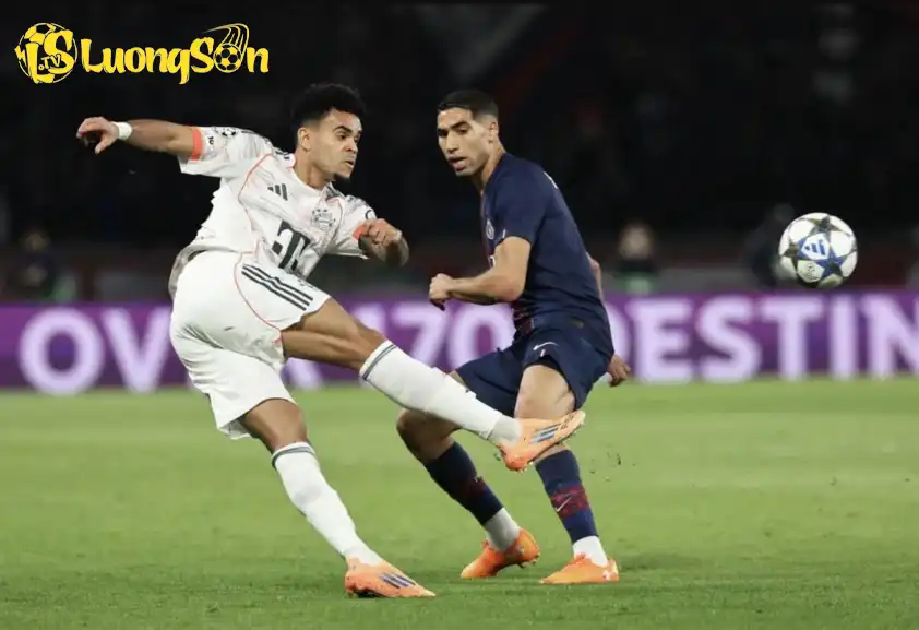 Diaz nhanh chóng giúp Bayern vươn lên dẫn trước với cú đúp đẳng cấp. (Ảnh: ESPN) Diaz nhanh chóng giúp Bayern vươn lên dẫn trước với cú đúp đẳng cấp.
